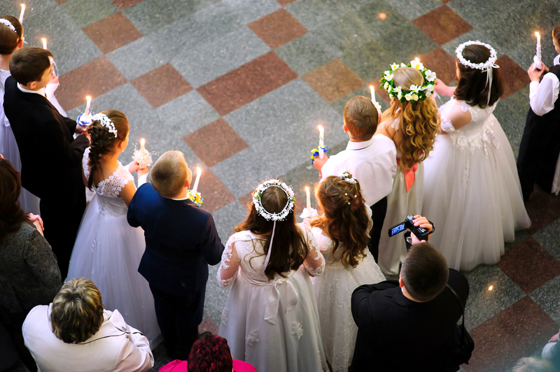 La primera comunión de los niños: ¿fiesta social o espiritual? -  EMBARAZOYMAS