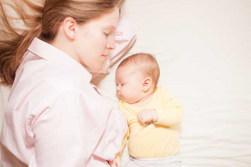 flexible Ensangrentado Máquina de recepción Beneficios de dormir junto a un bebé recién nacido - EMBARAZOYMAS