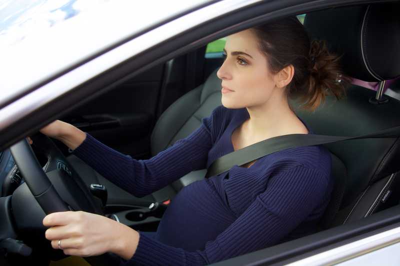 Motivos por los que debes usar el cinturón de embarazo en el coche