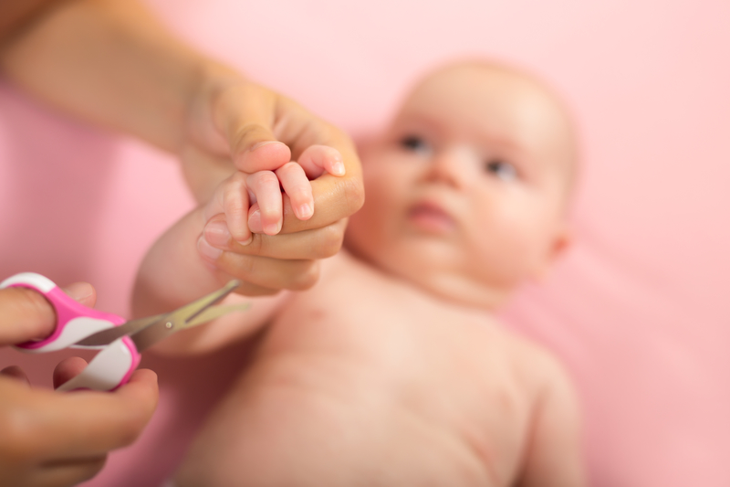 Cuándo y cómo cortar las uñas al bebé?