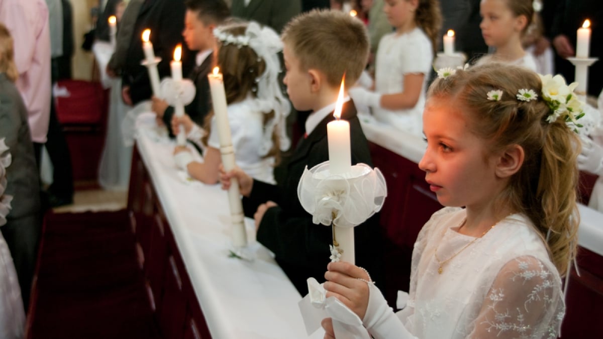 La primera comunión de los niños: ¿fiesta social o espiritual? -  EMBARAZOYMAS