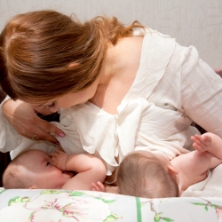 Lactancia materna para dos bebés