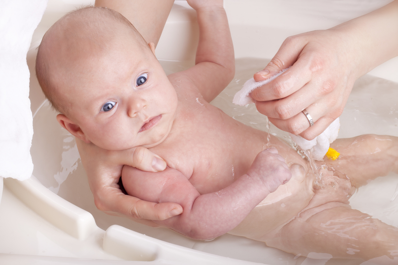 Consejos para bañar a tu bebé por primera vez