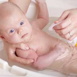 Consejos para bañar a tu bebé por primera vez