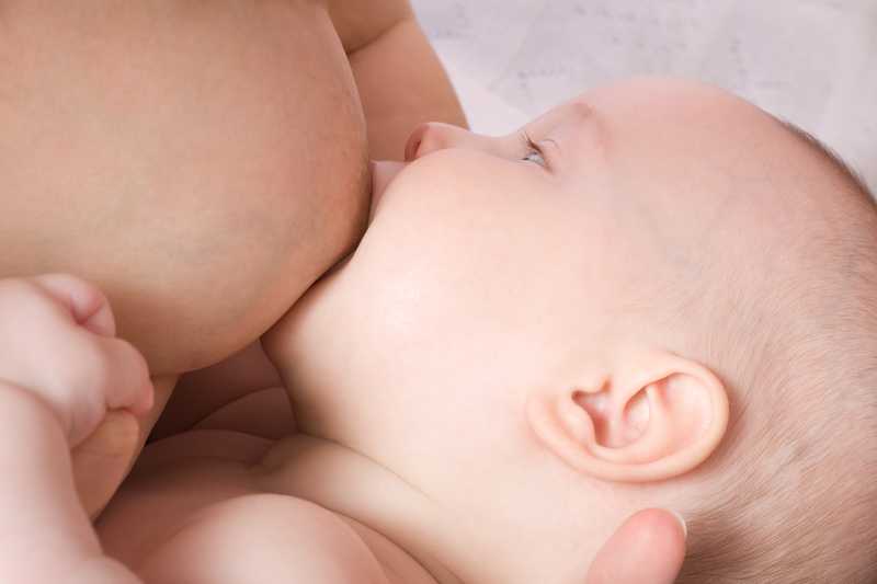 Lactancia materna: la posición del bebé