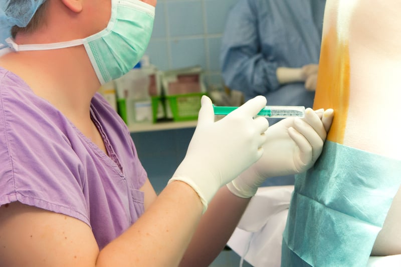 ¿Cuánta dilatación es necesaria para la colocación de la anestesia epidural? ¿Es dolorosa la punción?