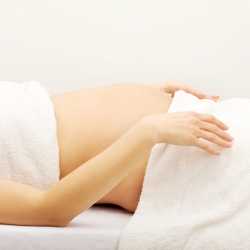 ¿Durante el embarazo puedo hacer algún tratamiento como drenaje linfático, masajes o vendas?