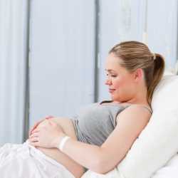 ¿Es necesario hacer un enema antes del parto?