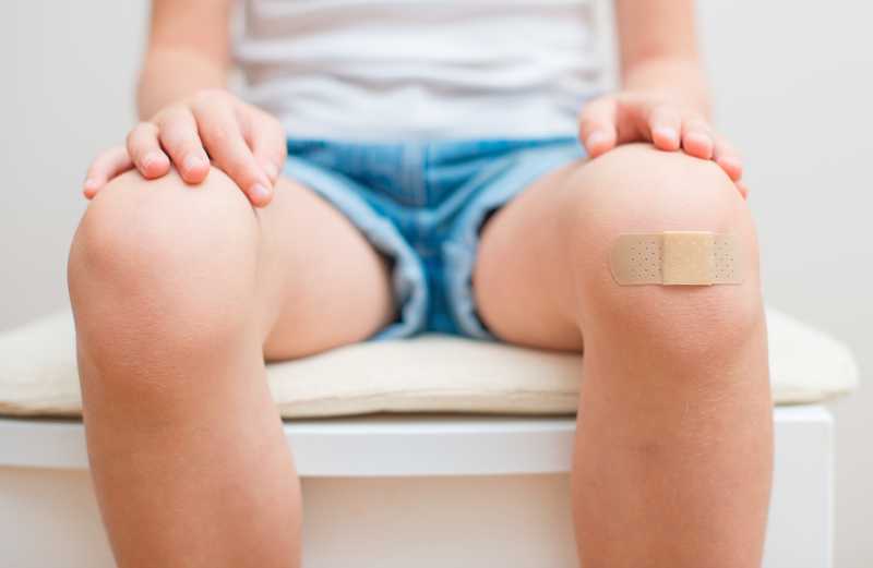 Cómo evitar la infección de una herida en los niños