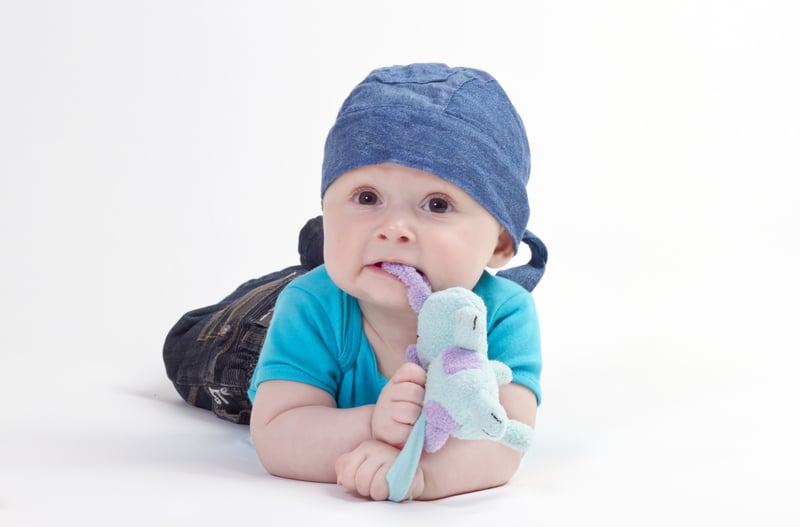 Mi bebé se lleva todo a la boca, ¿qué hago?