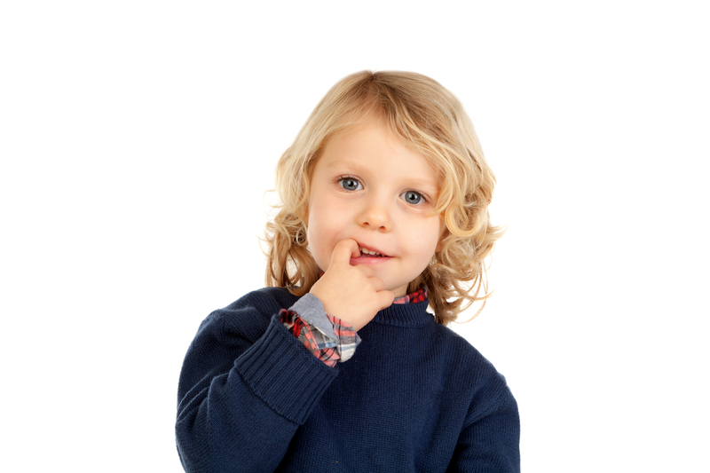 Se muerde y come las uñas. Una mala costumbre difícil de quitar a los niños