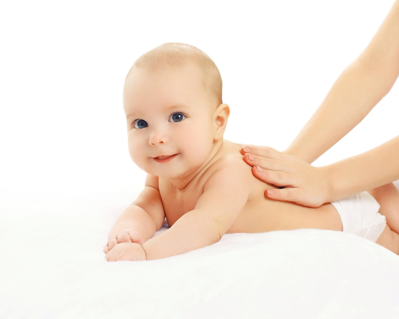 Los beneficios para los padres de masajear su bebé