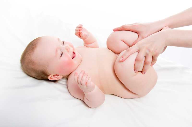 Cómo dar masajes al bebé o al niño