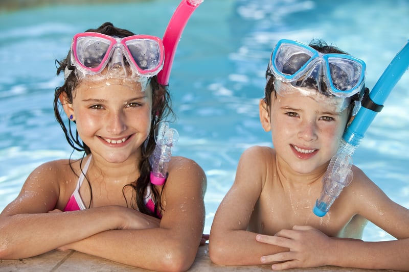 Niños seguros en la piscina