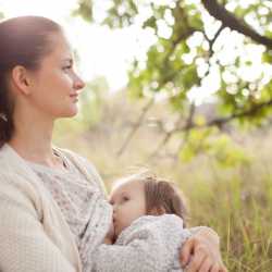 Amamantar en público: una necesidad para el bebé y para la madre