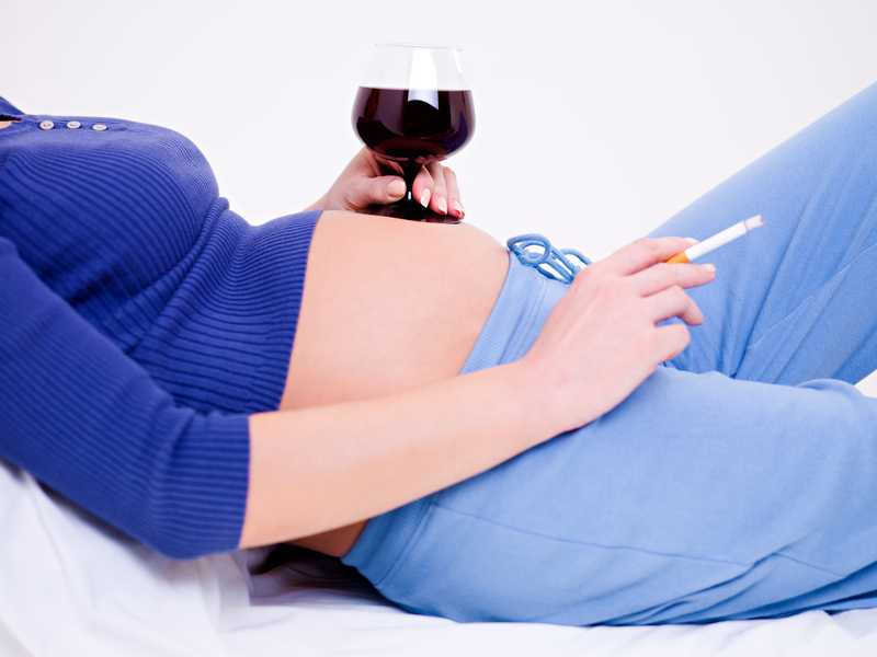 Qué puede pasar a tu bebé si estás embarazada y bebes alcohol