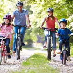 Consejos para que los niños vayan seguros en bicicleta