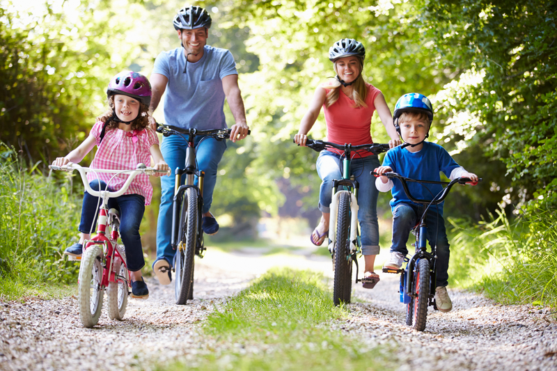 Consejos para que los niños vayan seguros en bicicleta