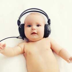 Con música los bebés prematuros sufren menos y se alimentan mejor