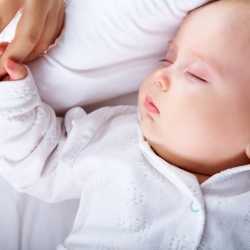 ¿Cuánto deben dormir los bebés?