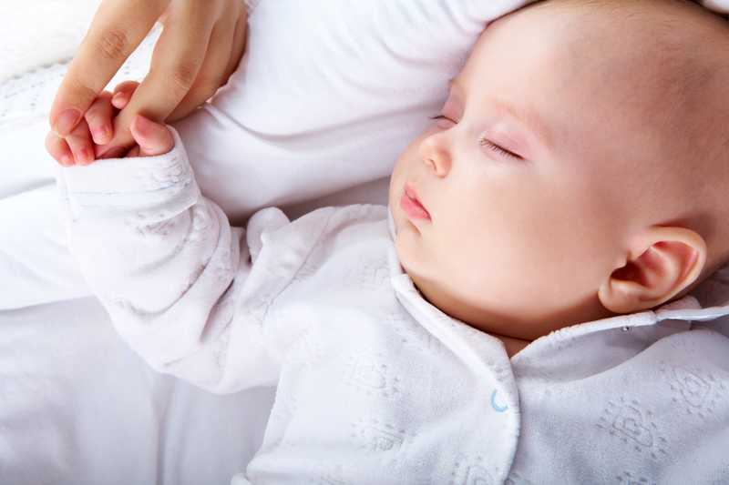 ¿Cuánto deben dormir los bebés?