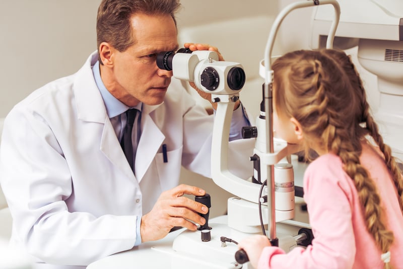 A qué edad y con qué frecuencia hay que llevar al niño al oftalmólogo