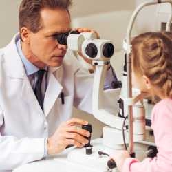 A qué edad y con qué frecuencia hay que llevar al niño al oftalmólogo