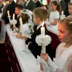 La primera comunión de los niños: ¿fiesta social o espiritual?