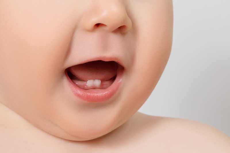 Cómo aliviar las molestias de los primeros dientes del bebé